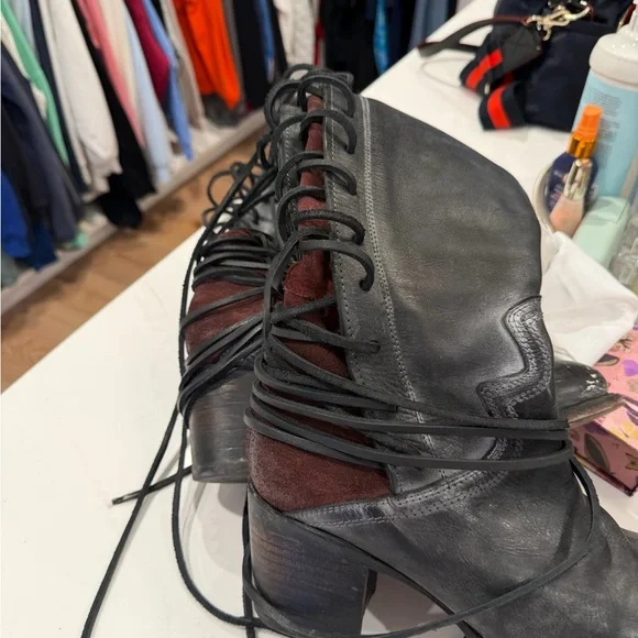 Freebird Stylish Gray Leather Knee-High Boots worn only a few times - Picture 5 of 9